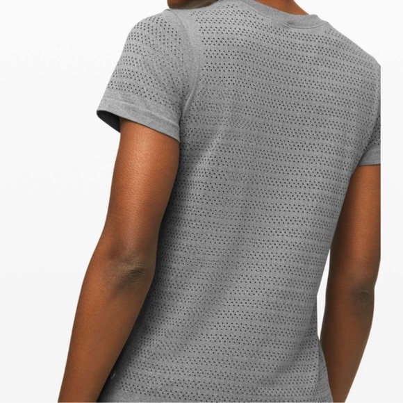 Lululemon Breeze By Squad Gray Short Sleeve Shirt 12 - Picture 3 of 16